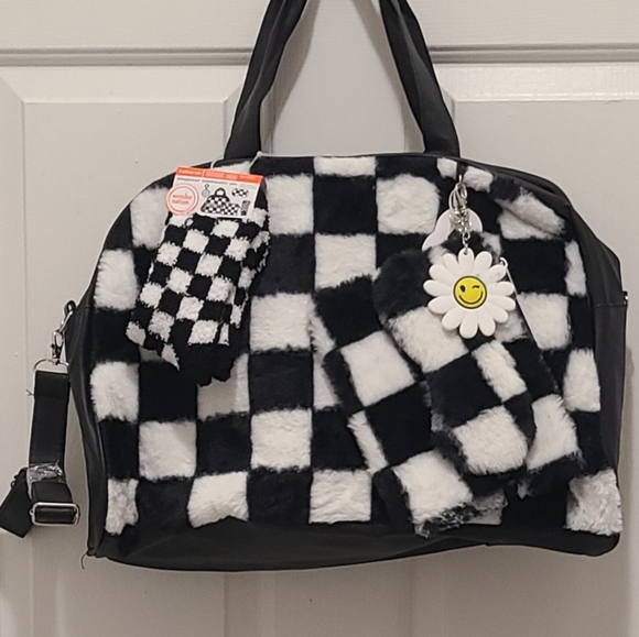 wonder nation Handbags - Wonder Nation 5 Piece Black White Checked Faux Fur Vegan Leather Duffle Bag Set